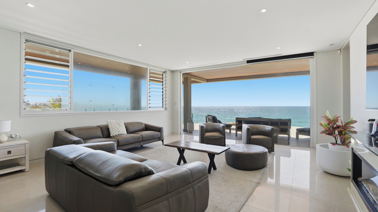 Photo of Livingroom in The Entrance North