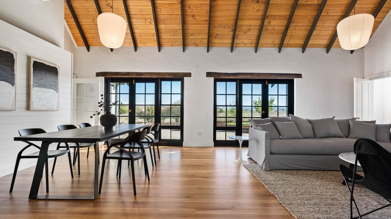 Photo of Livingroom in Eglinton