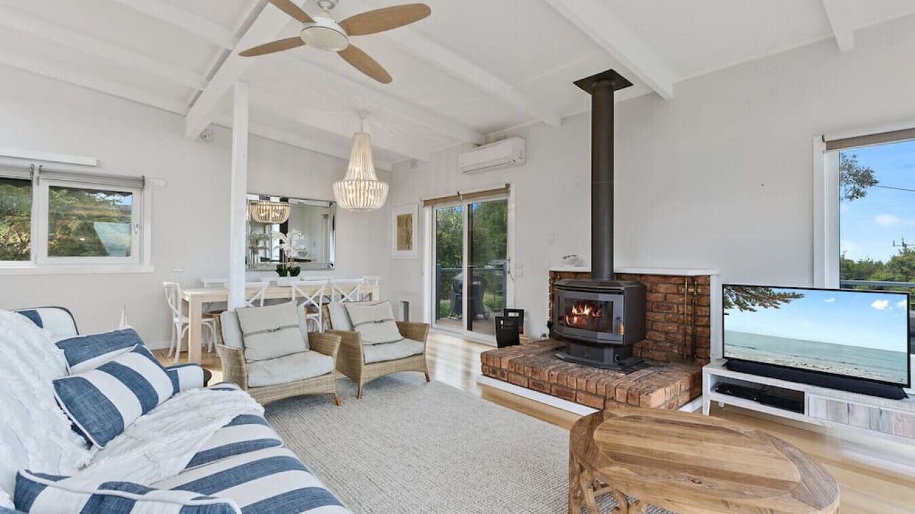 Photo of Livingroom in Skenes Creek