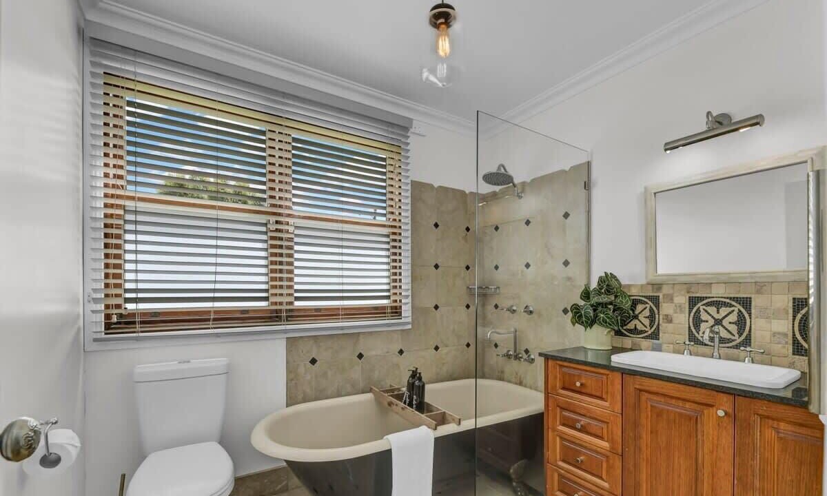 Photo of Bathroom in Orange East
