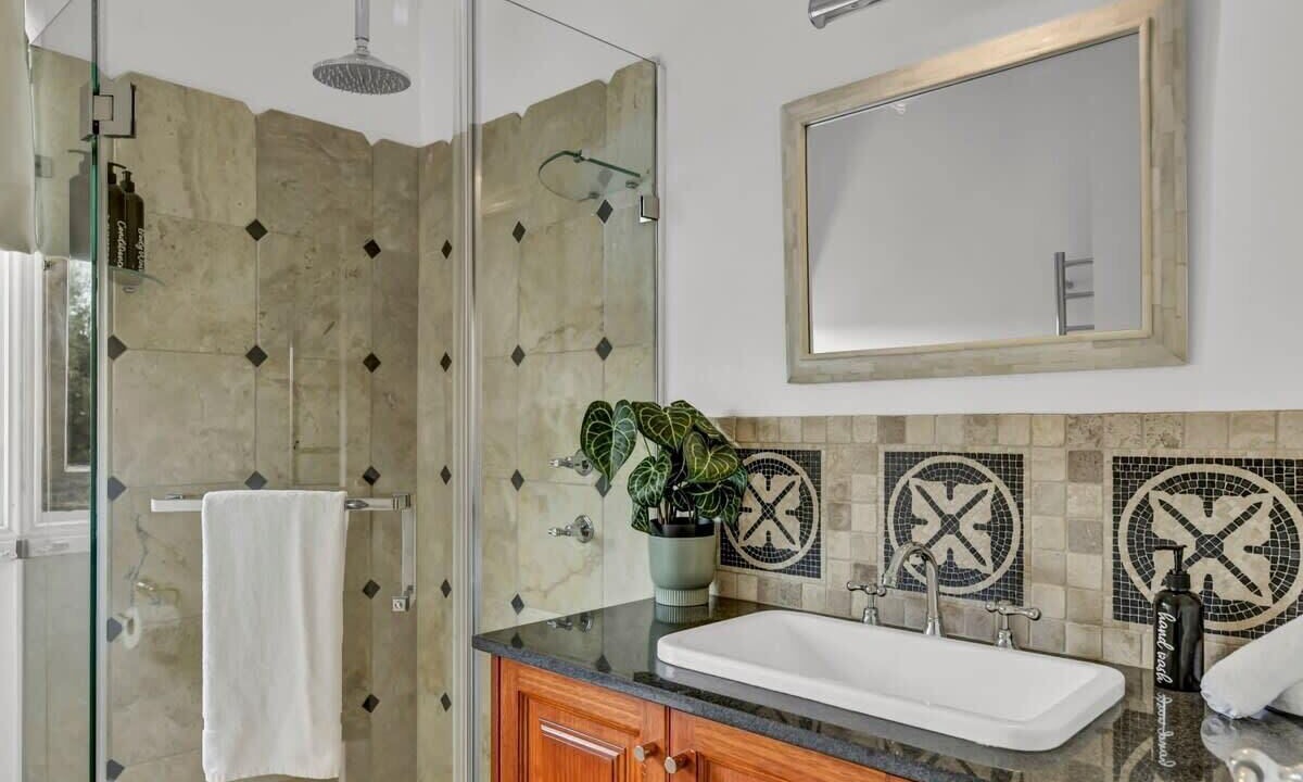 Photo of Bathroom in Orange East
