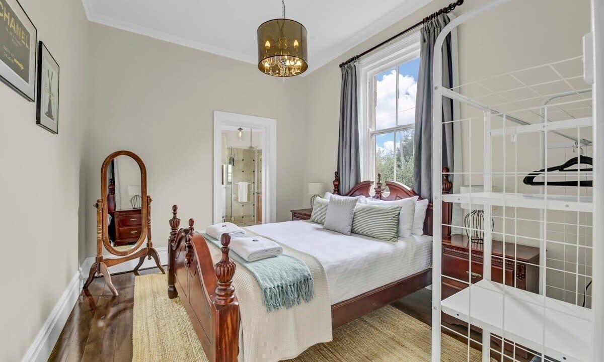 Photo of Bedroom in Orange East