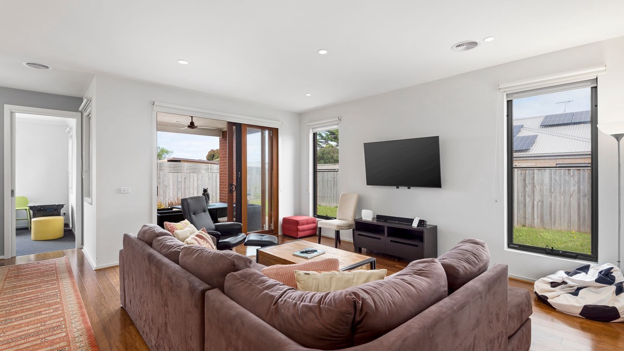 Photo of Livingroom in Indented Head