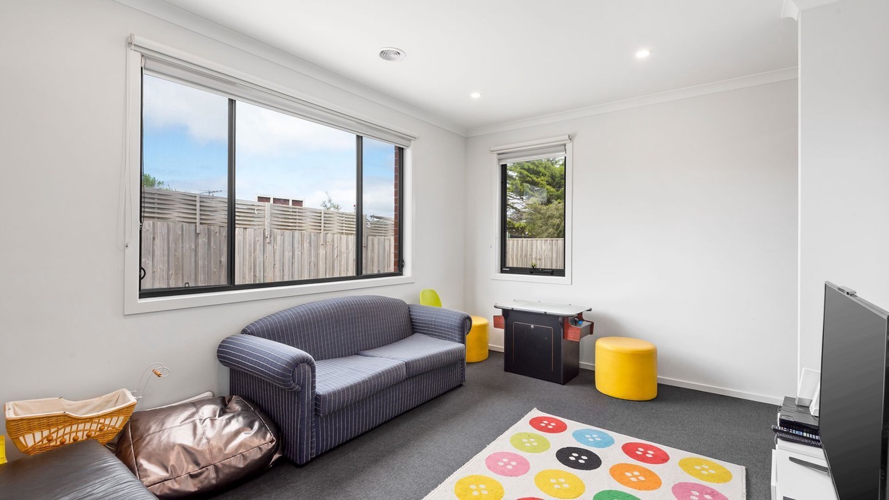 Photo of Livingroom in Indented Head