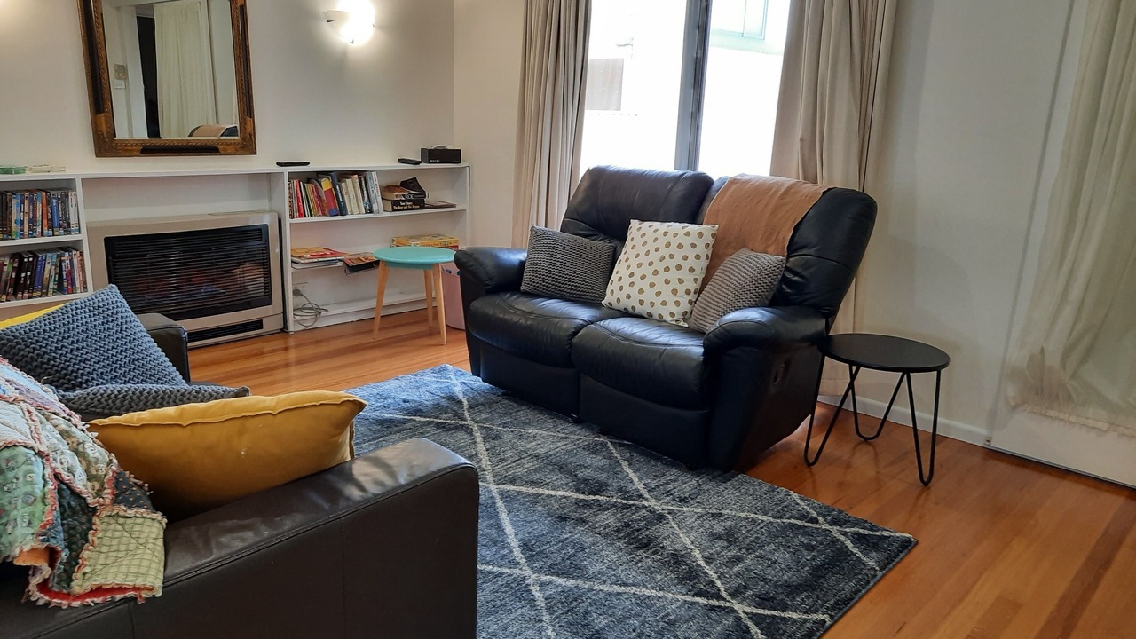 Photo of Livingroom in Indented Head