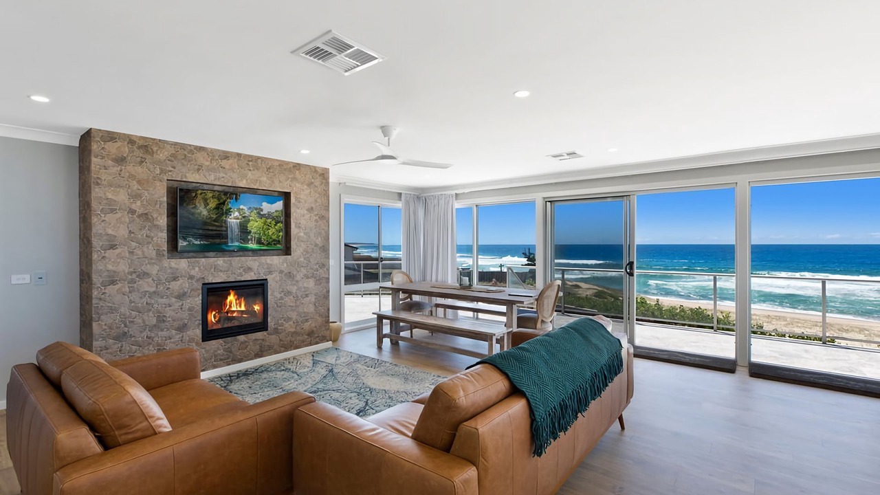 Photo of Livingroom in The Entrance North