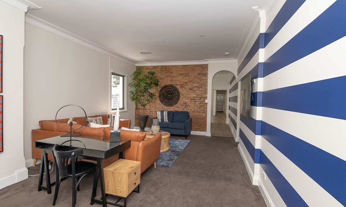 Photo of Livingroom in Orange