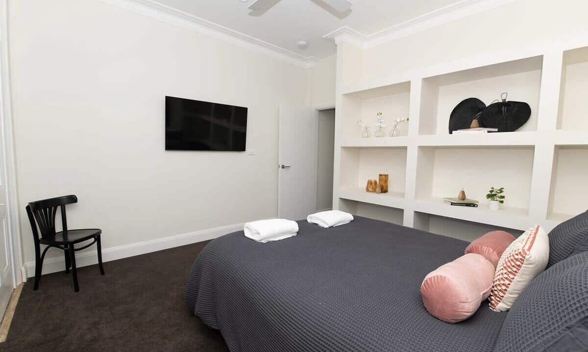 Photo of Bedroom in Orange