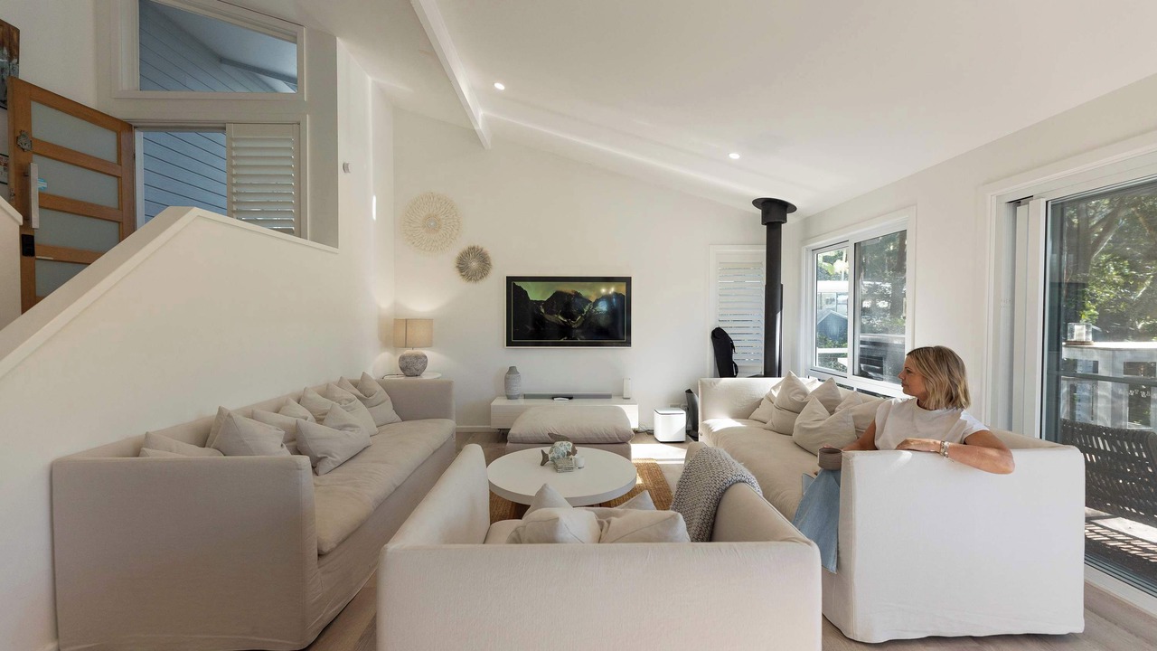 Photo of Livingroom in Macmasters Beach