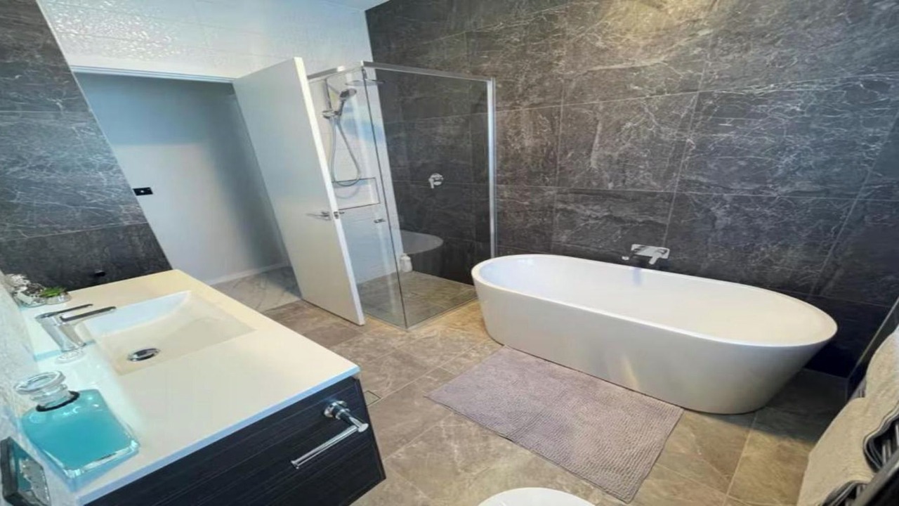 Photo of Bathroom in Redhead