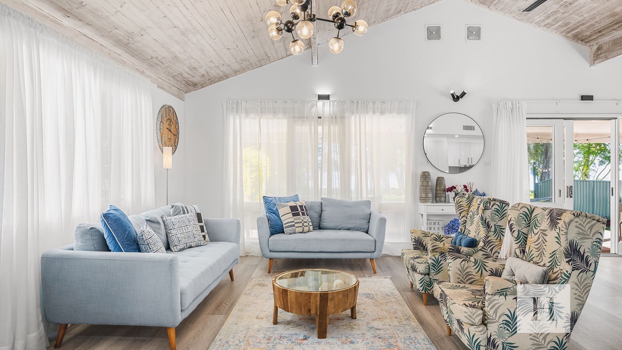 Photo of Livingroom in Chain Valley Bay