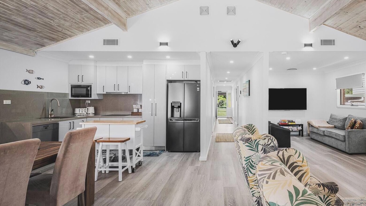Photo of Livingroom in Chain Valley Bay