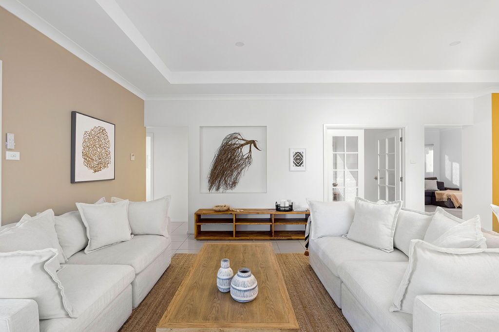Photo of Livingroom in One Mile