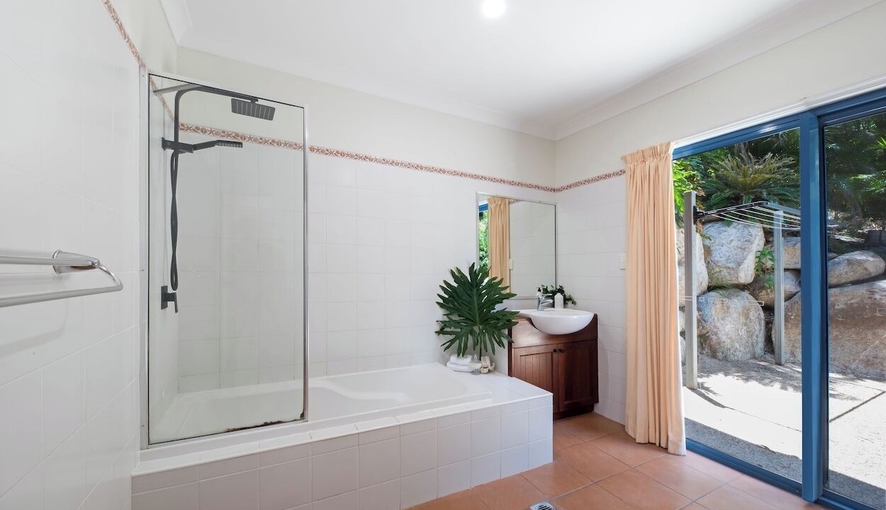 Photo of Bathroom in Airlie Beach