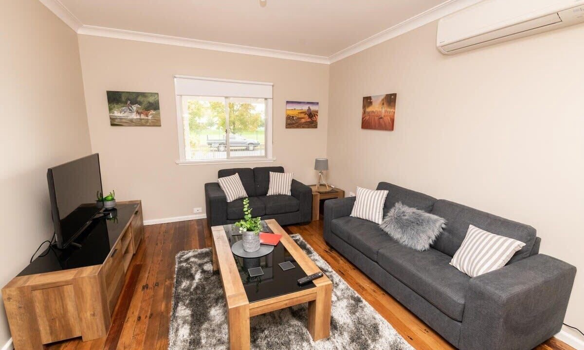 Photo of Livingroom in Orange East