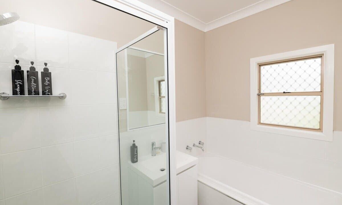 Photo of Bathroom in Orange East