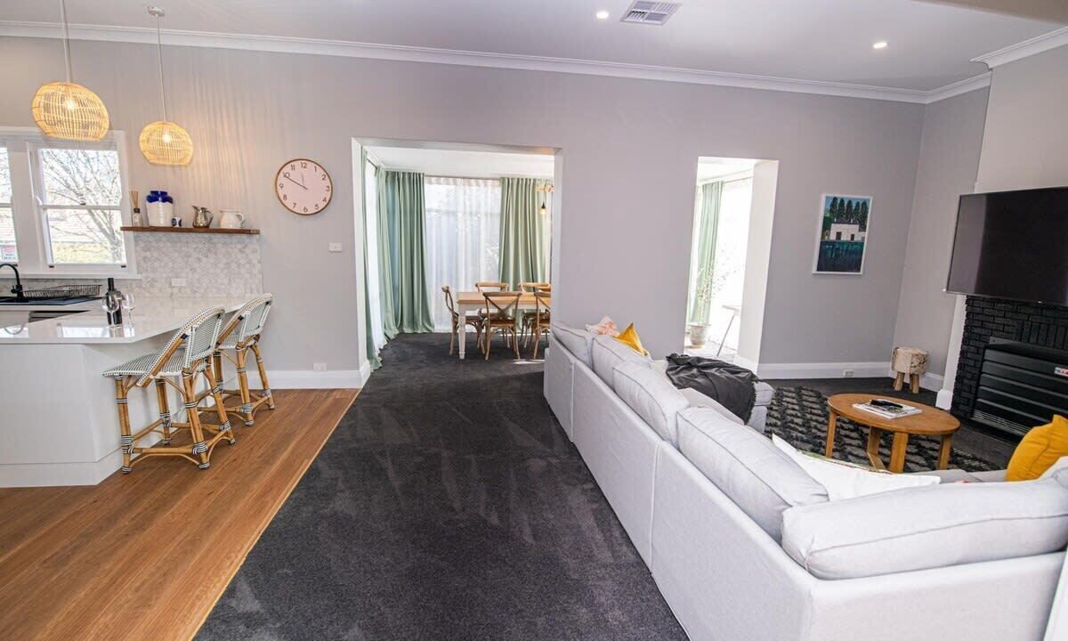Photo of Livingroom in Orange