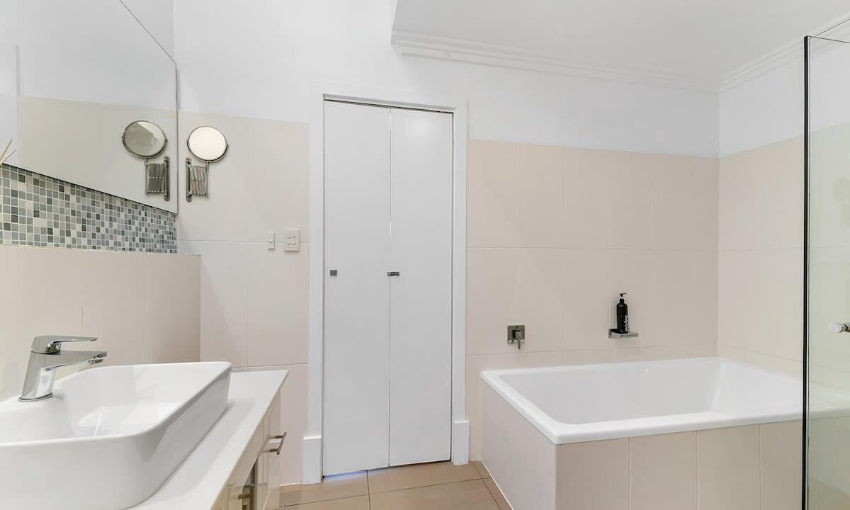 Photo of Bathroom in Orange East