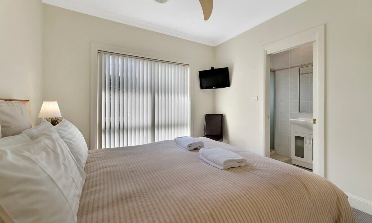 Photo of Bedroom in Orange