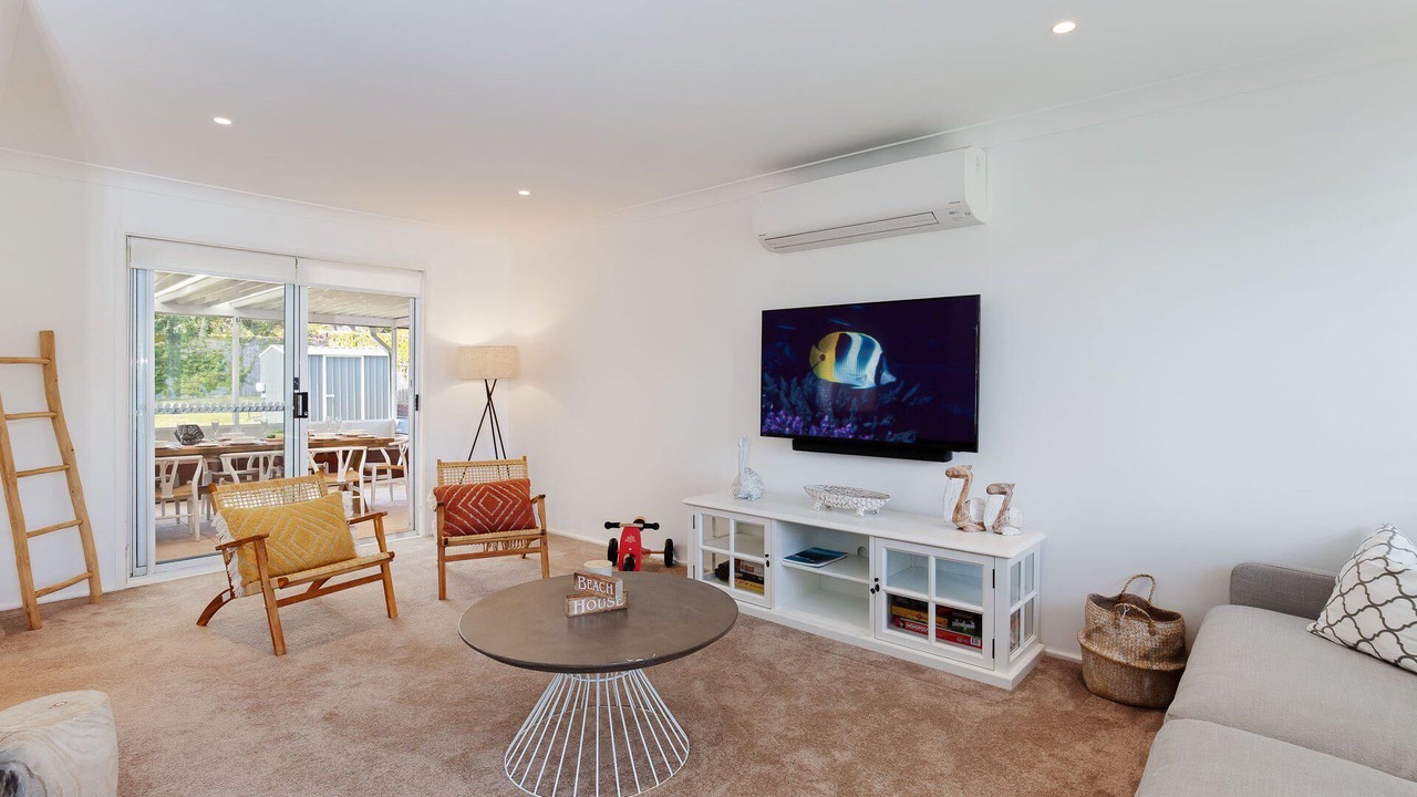 Photo of Livingroom in Shoal Bay