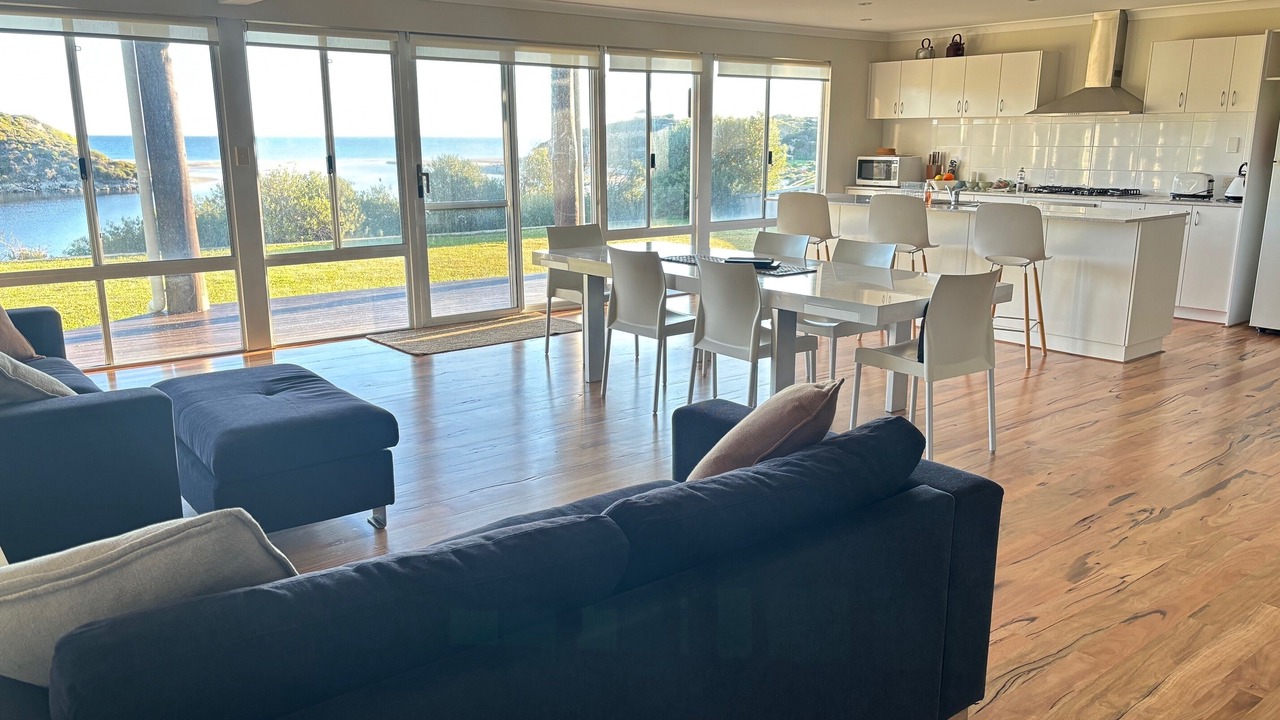 Photo of Livingroom in Guilderton