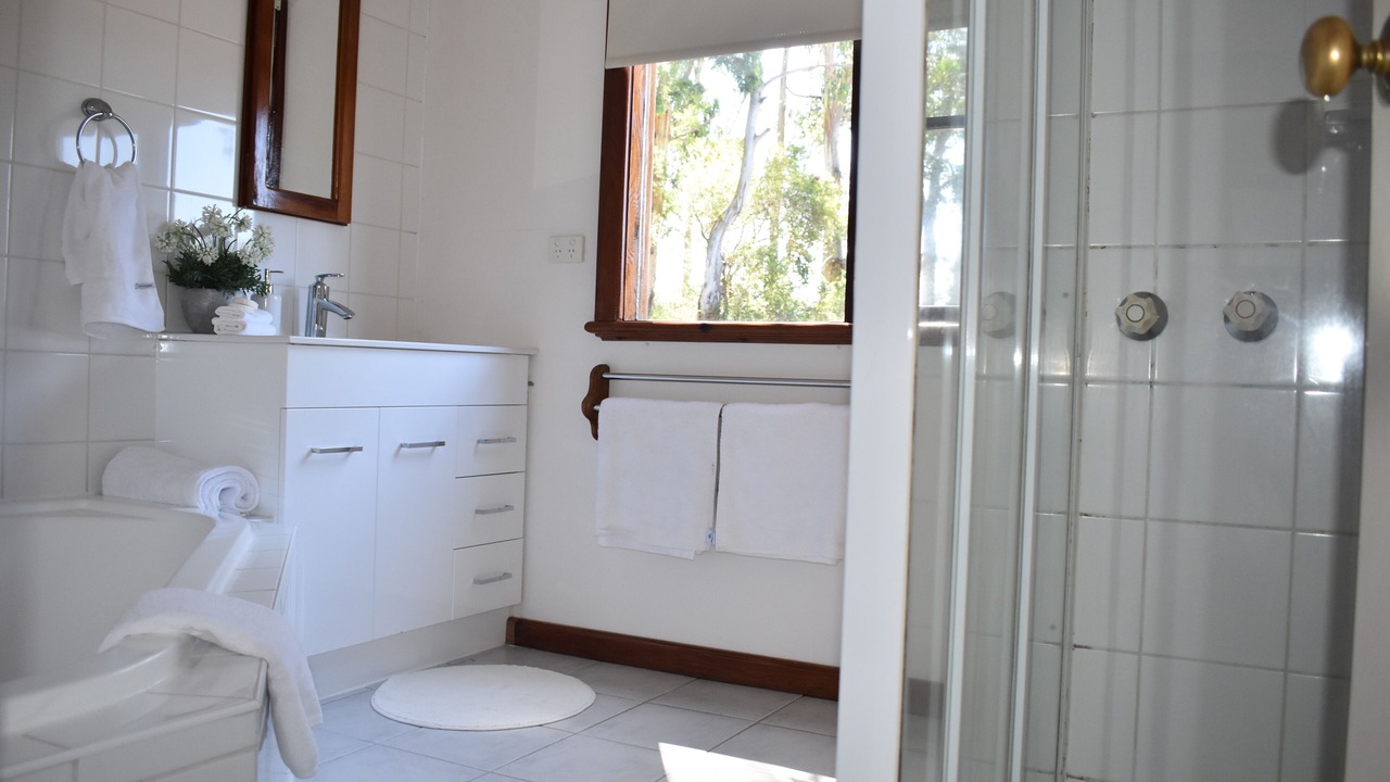 Photo of Bathroom in Apollo Bay