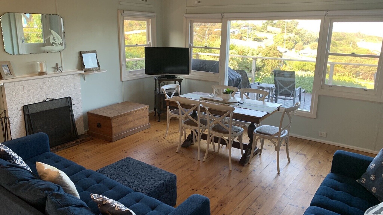 Photo of Livingroom in Skenes Creek
