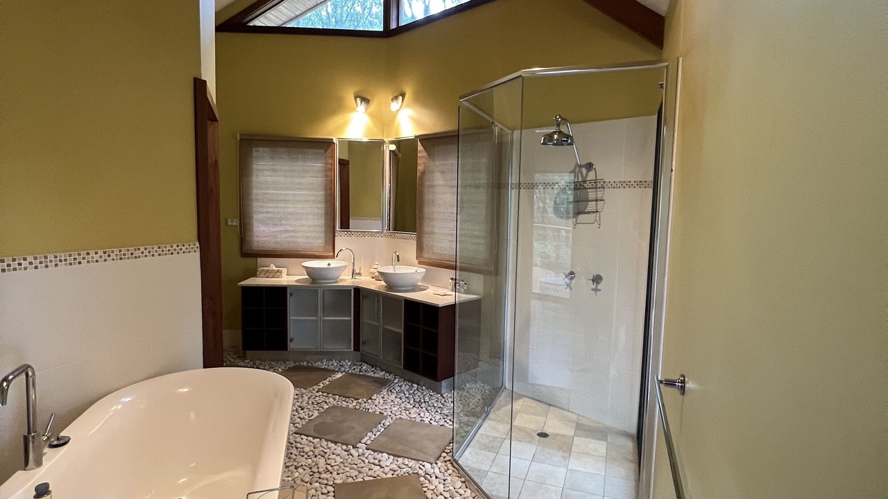 Photo of Bathroom in Tarbuck Bay