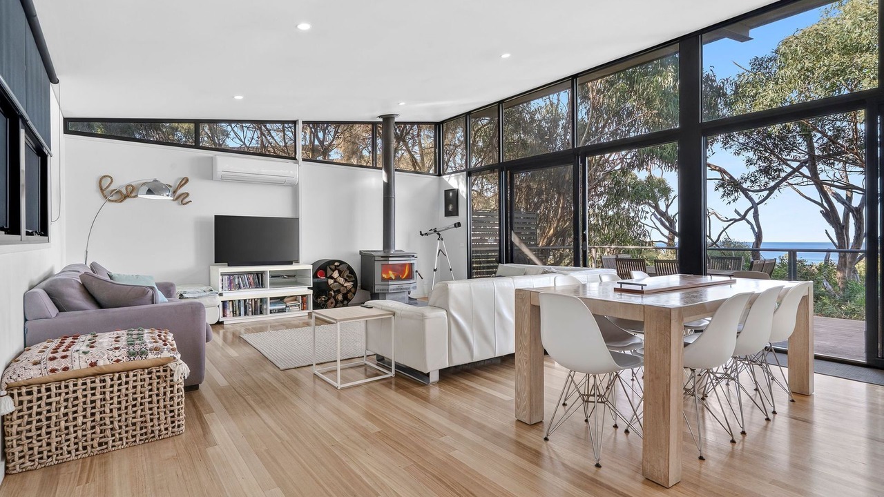 Photo of Livingroom in Skenes Creek