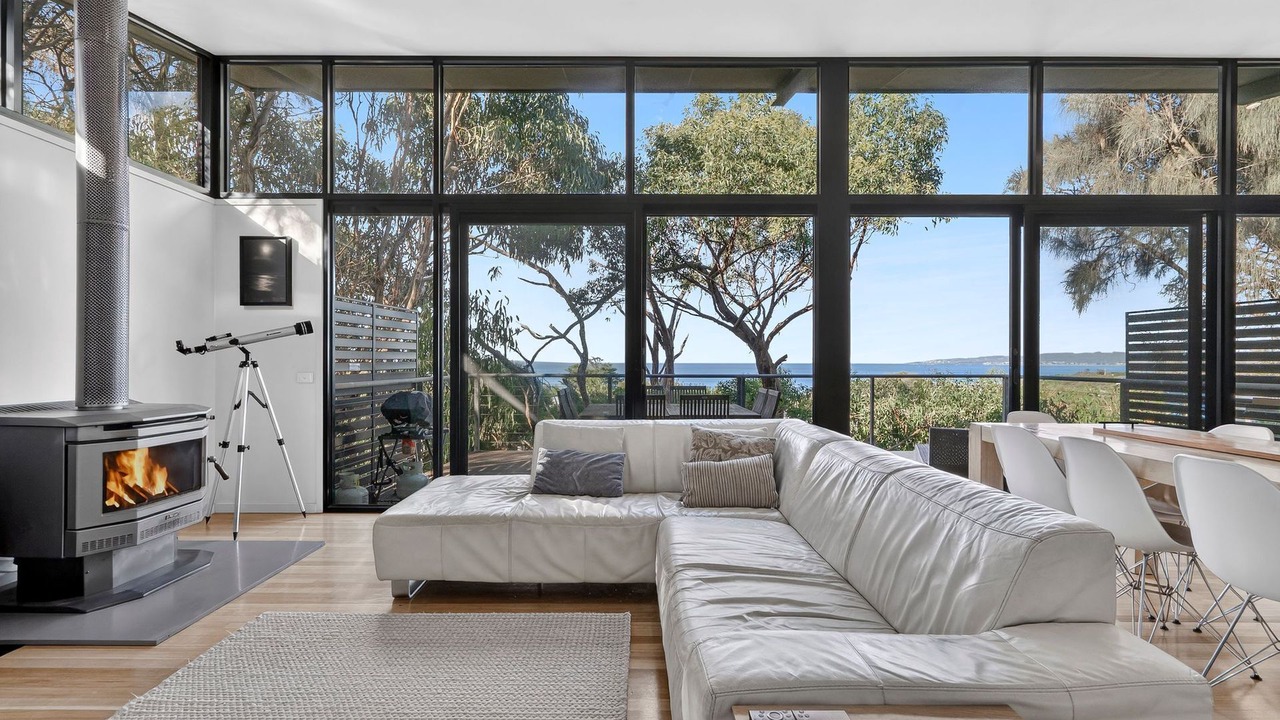 Photo of Livingroom in Skenes Creek