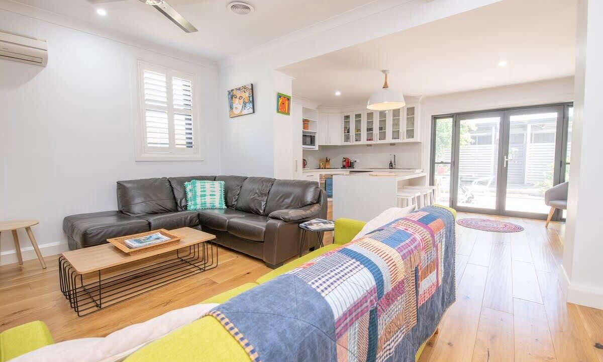 Photo of Livingroom in Orange