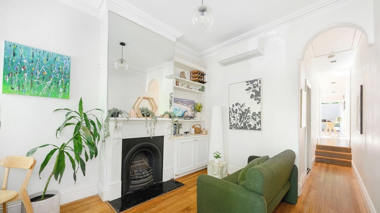 Photo of Livingroom in Newtown