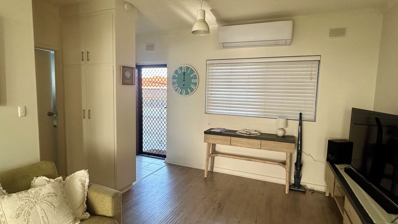 Photo of Livingroom in Semaphore Park