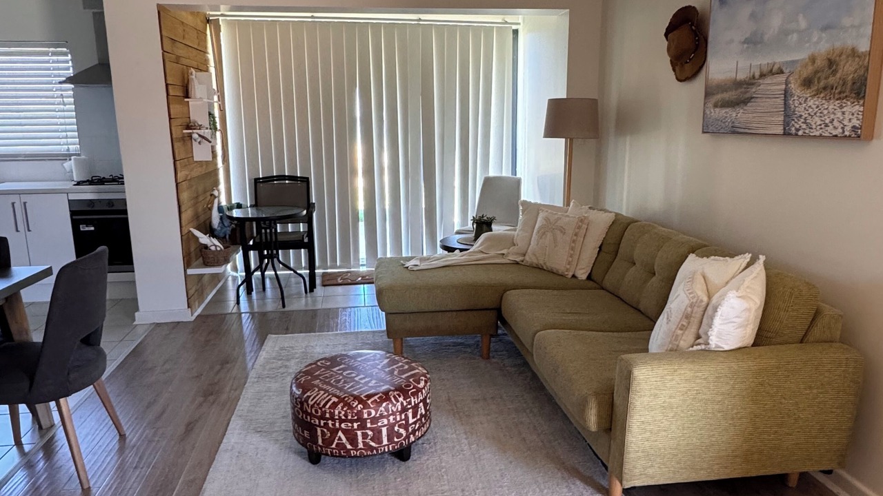 Photo of Livingroom in Semaphore Park