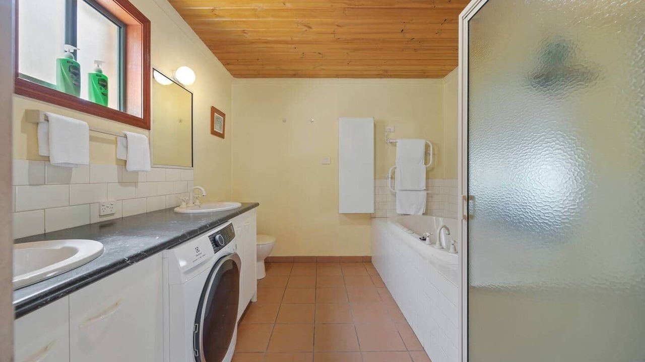 Photo of Bathroom in Halls Gap