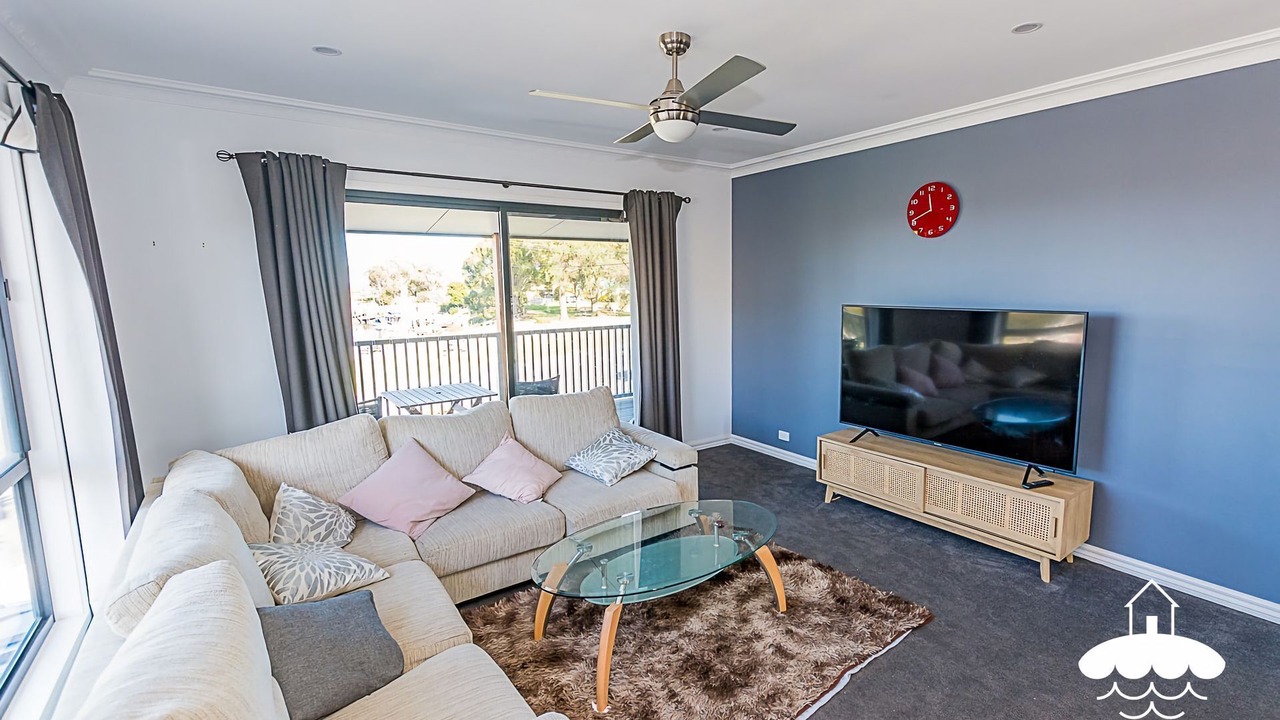 Photo of Livingroom in Port Franklin
