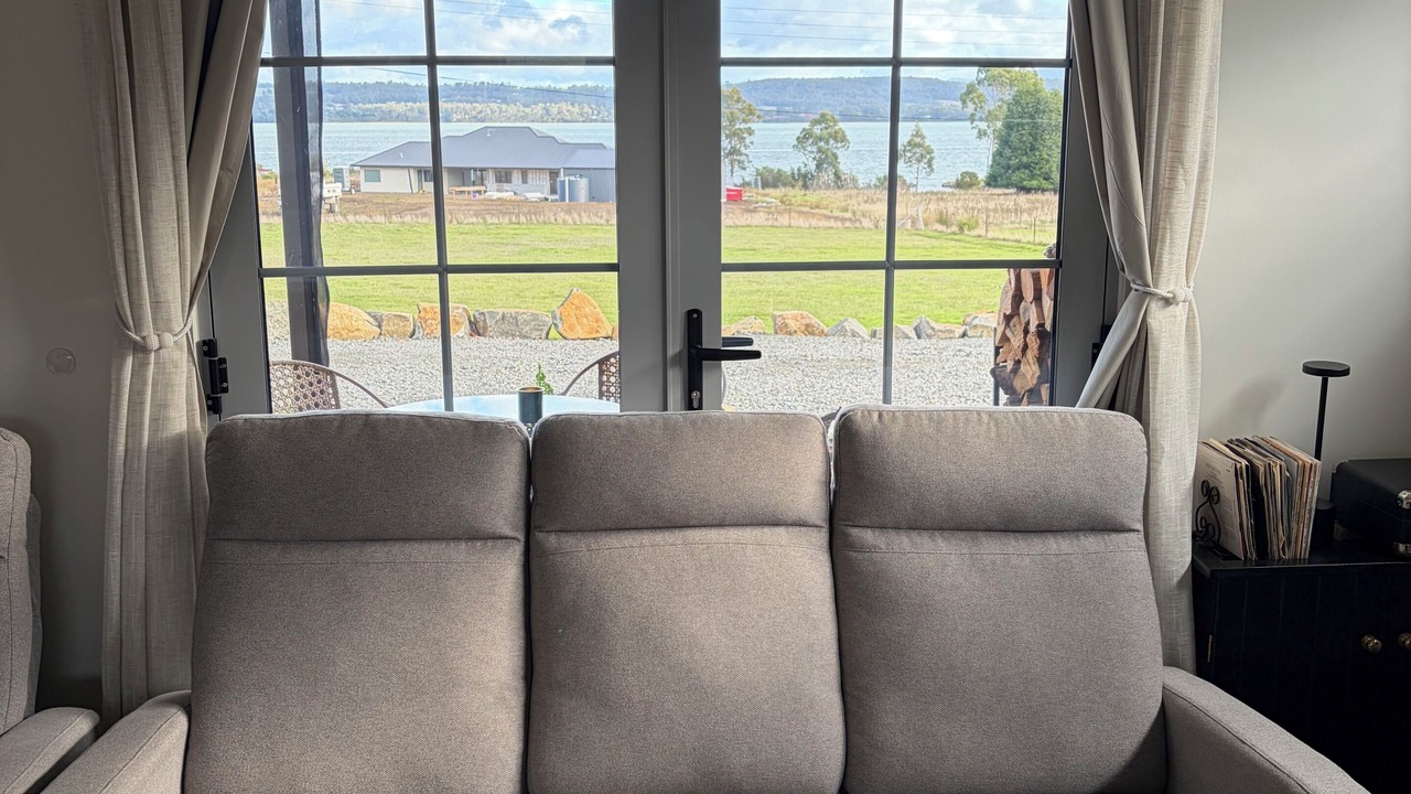 Photo of Livingroom in George Town Council