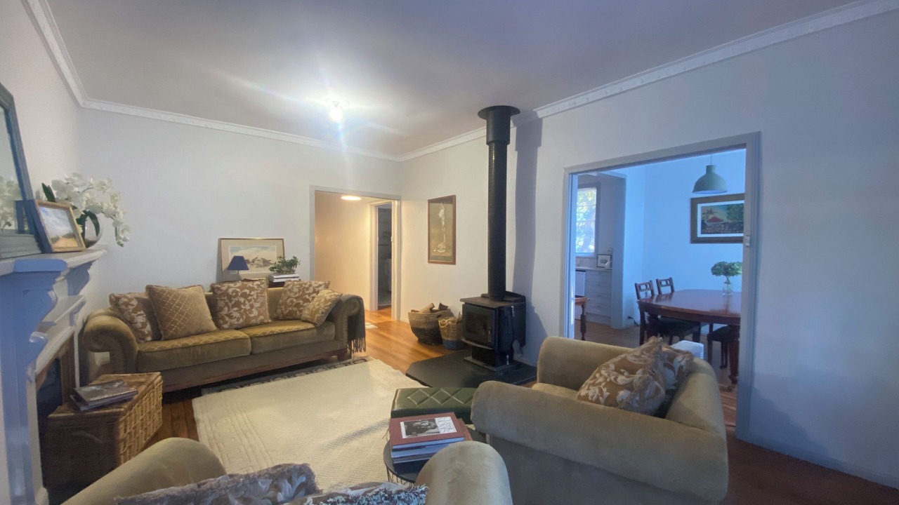 Photo of Livingroom in East Warburton