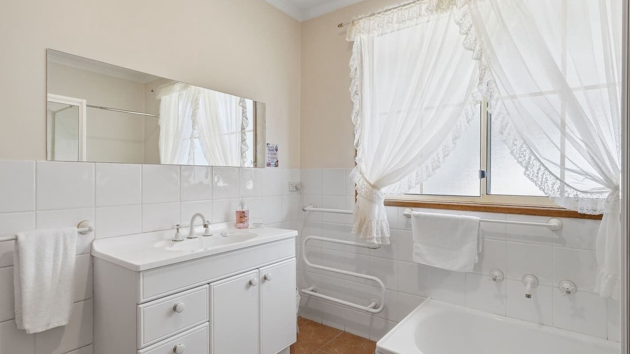 Photo of Bathroom in Eaglehawk Neck