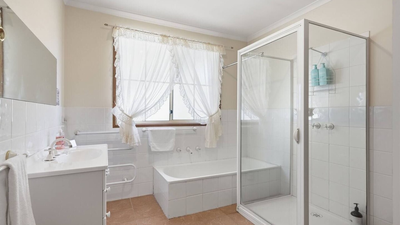 Photo of Bathroom in Eaglehawk Neck