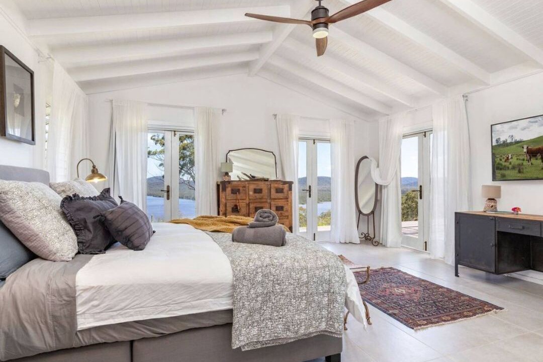 Photo of Bedroom in Shallow Bay
