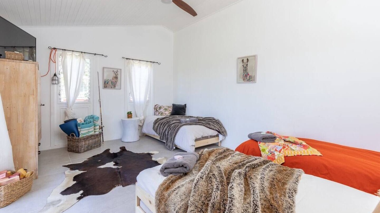 Photo of Bedroom in Shallow Bay