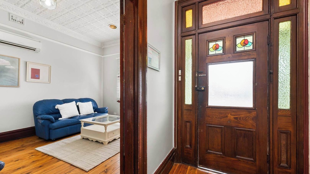 Photo of Livingroom in Orange