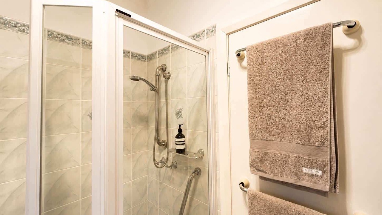 Photo of Bathroom in Orange