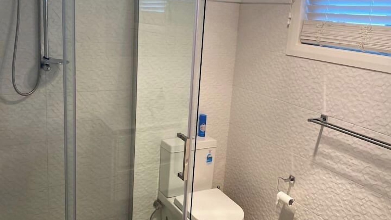 Photo of Bathroom in Orange East