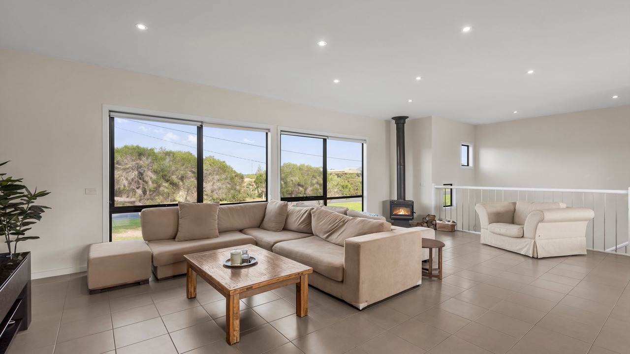 Photo of Livingroom in Indented Head