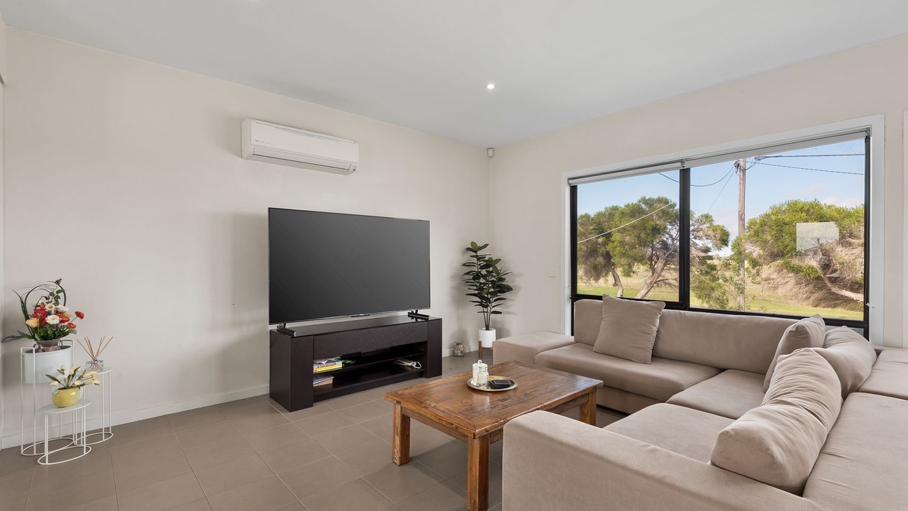 Photo of Livingroom in Indented Head
