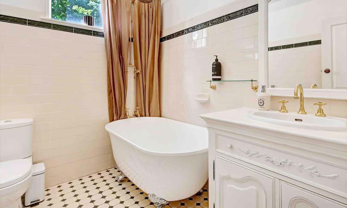 Photo of Bathroom in Bletchington
