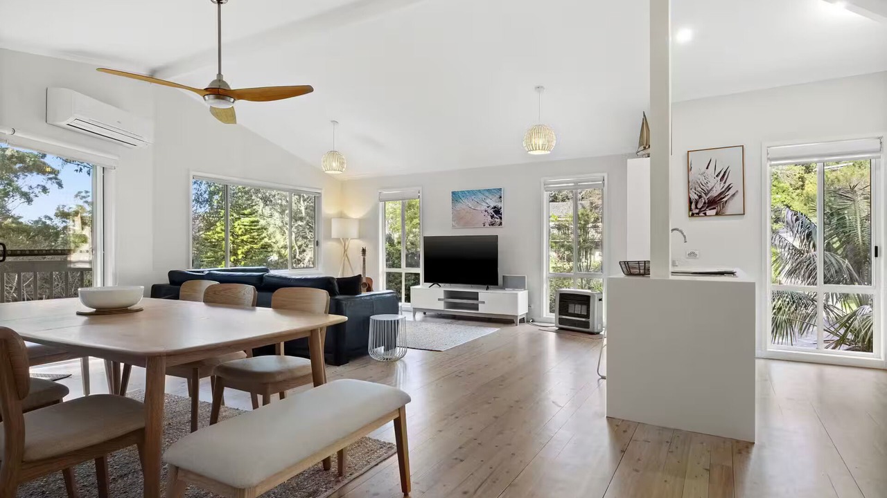 Photo of Livingroom in Macmasters Beach