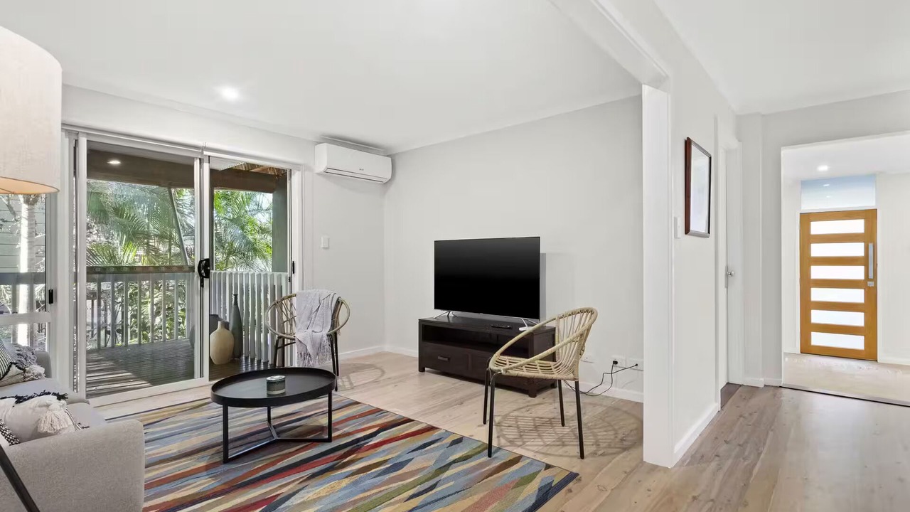 Photo of Livingroom in Macmasters Beach